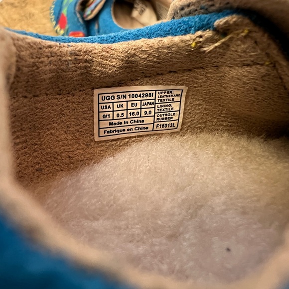 Perfect little Ugg moccasins for babies! Beautiful condition. Newborn size 0/1 - Picture 7 of 15